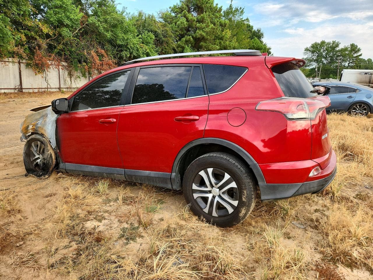 2017 Toyota Rav4 Le - foto 2
