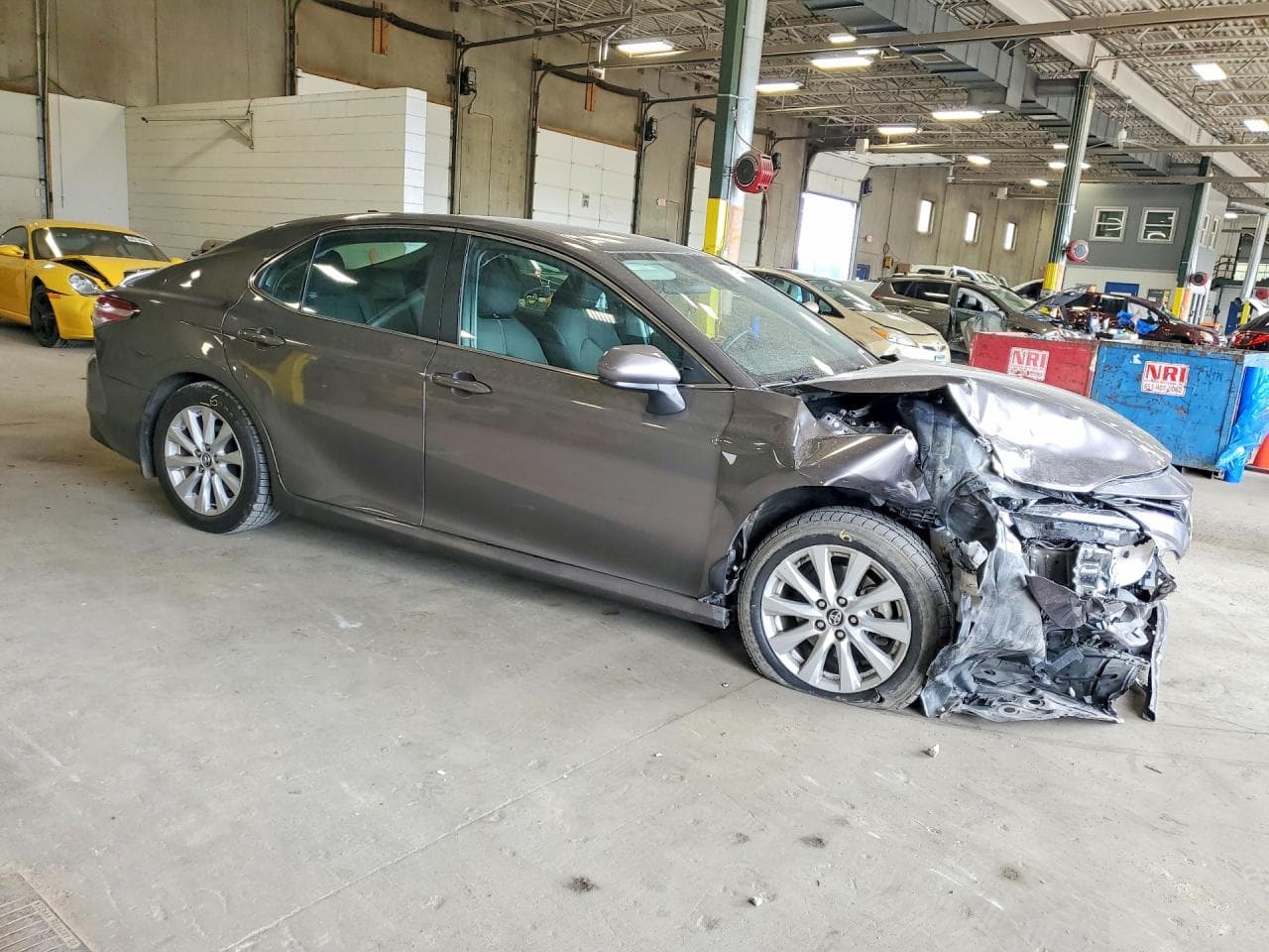 2020 Toyota Camry Le - foto 4