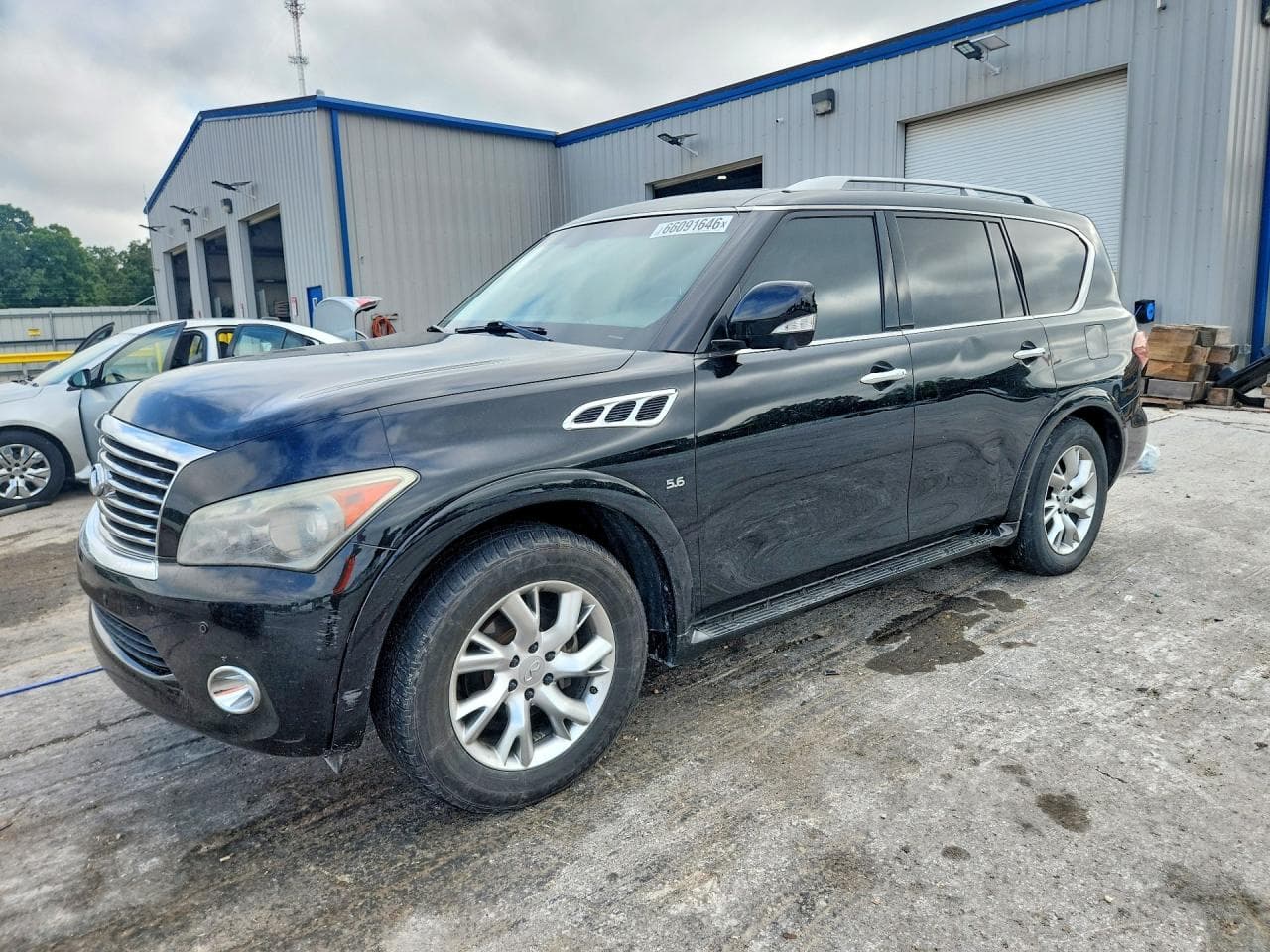 Infiniti QX80 2014 z USA