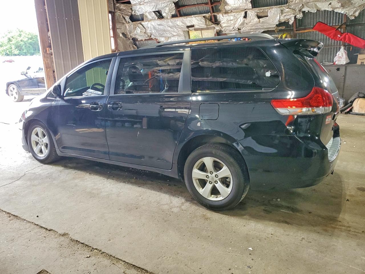 2011 Toyota Sienna Le - foto 2