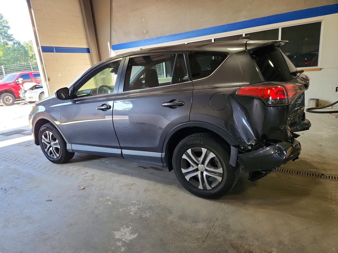2018 Toyota Rav4 Le - foto 2