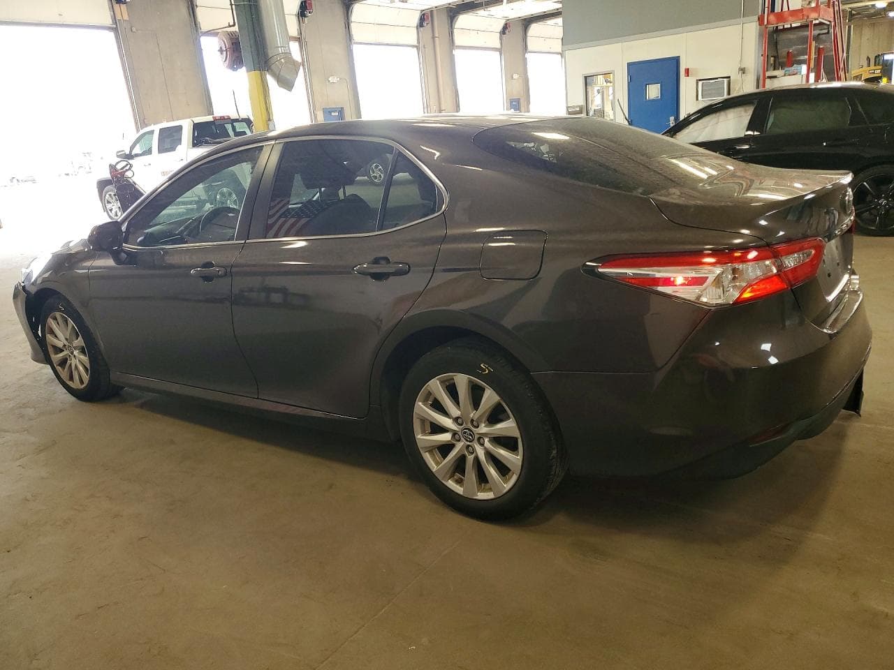 2018 Toyota Camry Le - foto 2