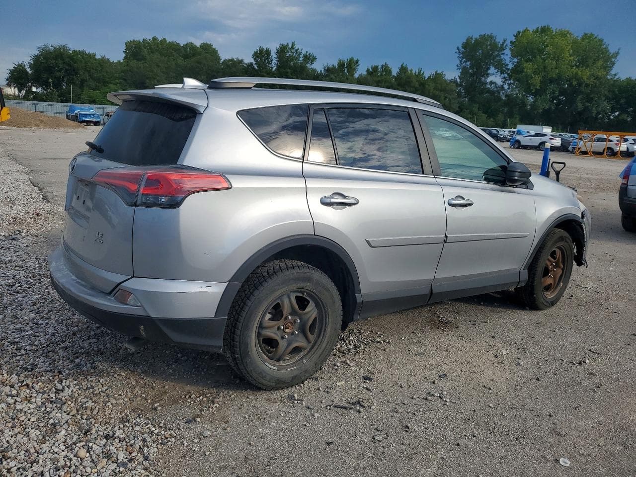 2017 Toyota Rav4 Le - foto 3