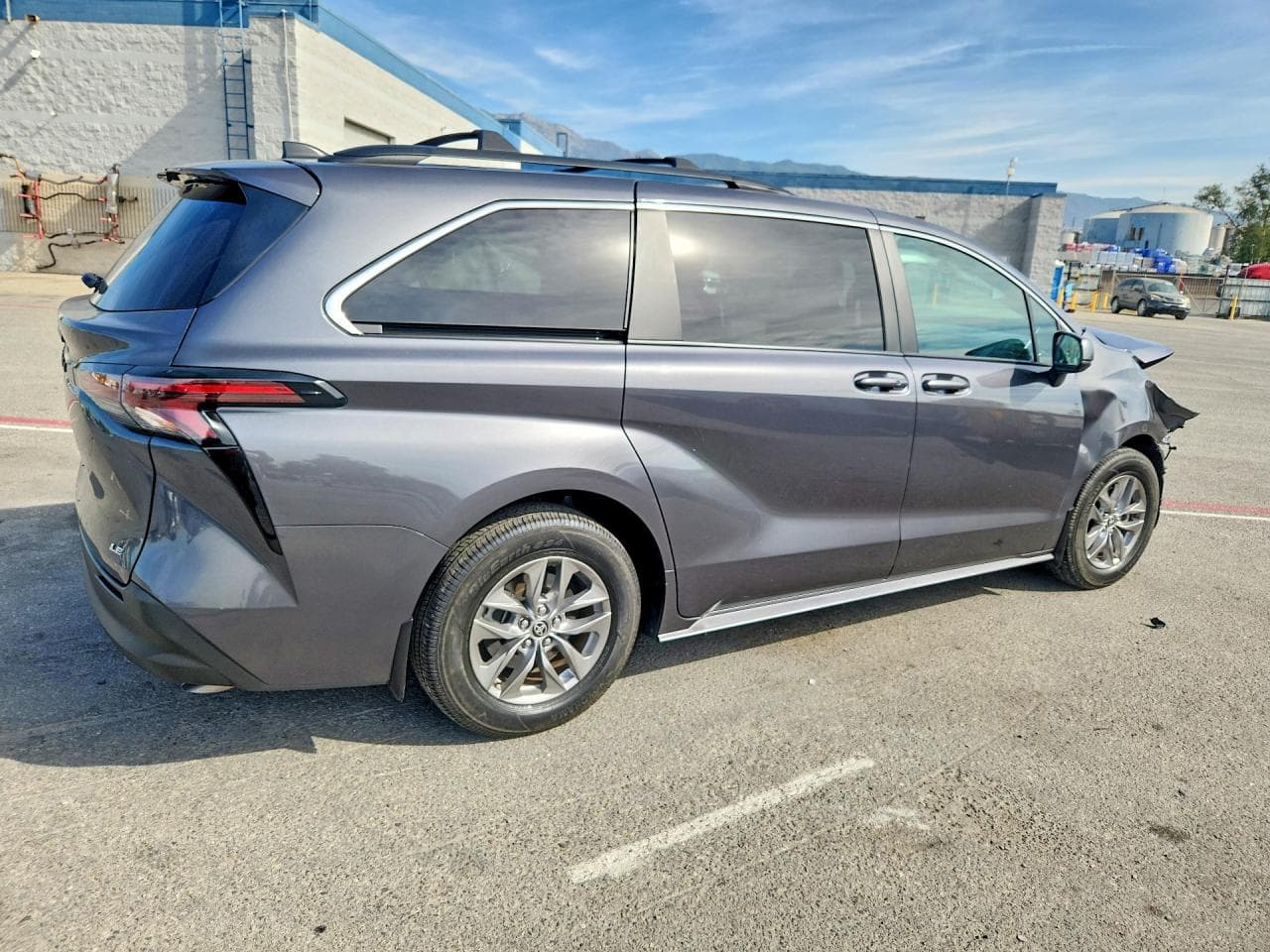 2025 Toyota Sienna Le - foto 3