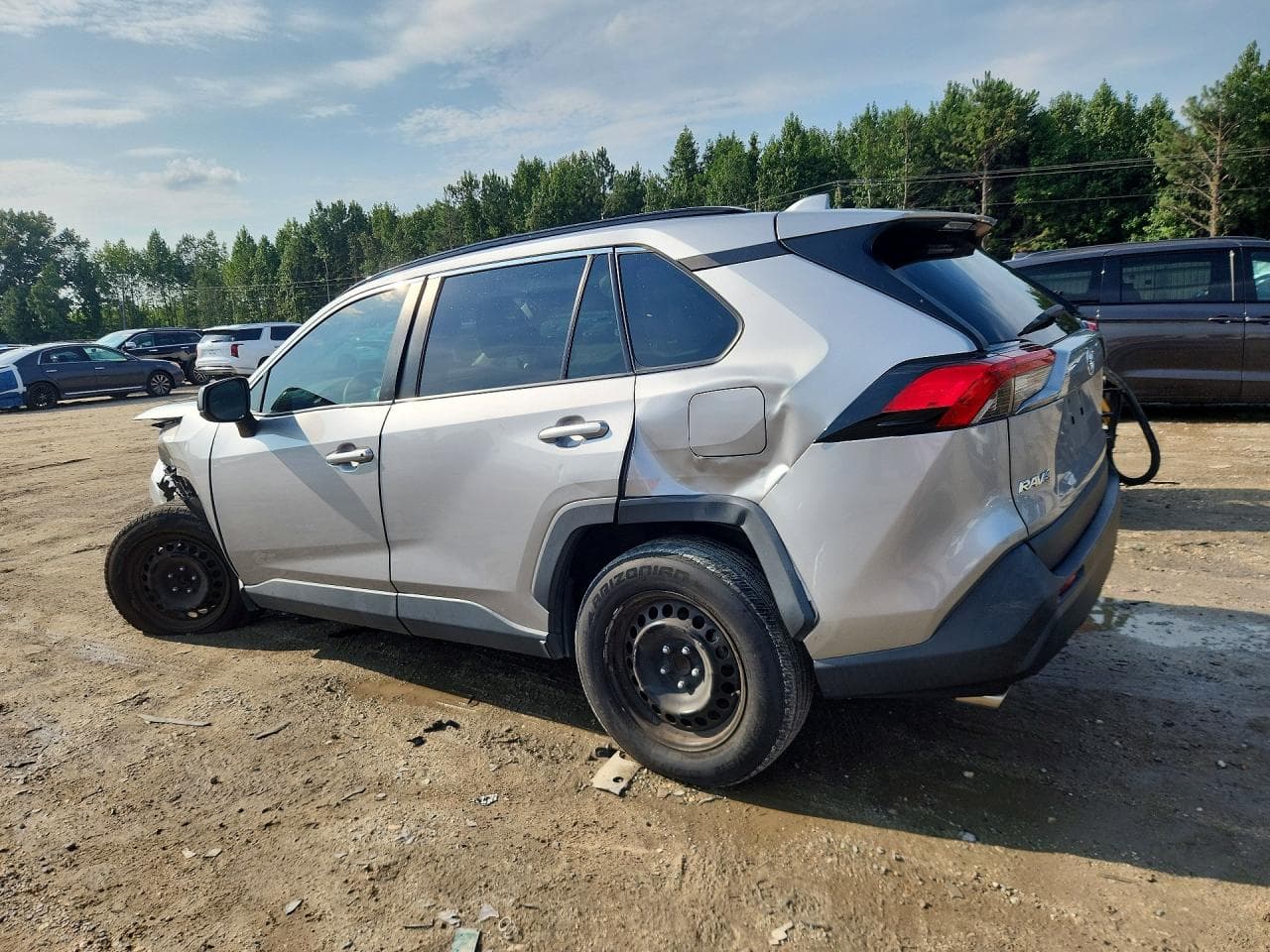2019 Toyota Rav4 Le - foto 2