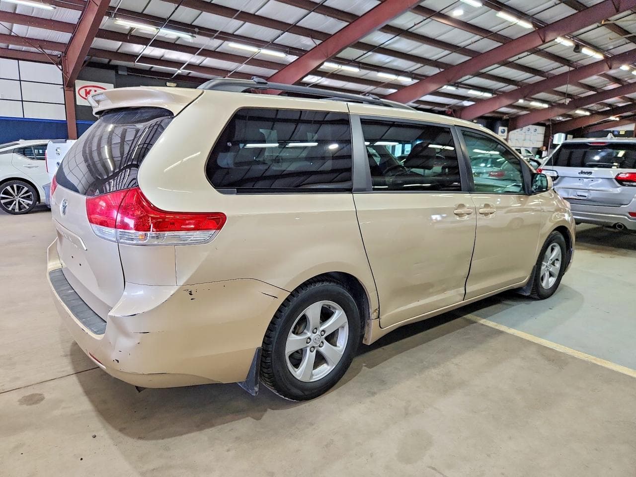 2013 Toyota Sienna Le - foto 3
