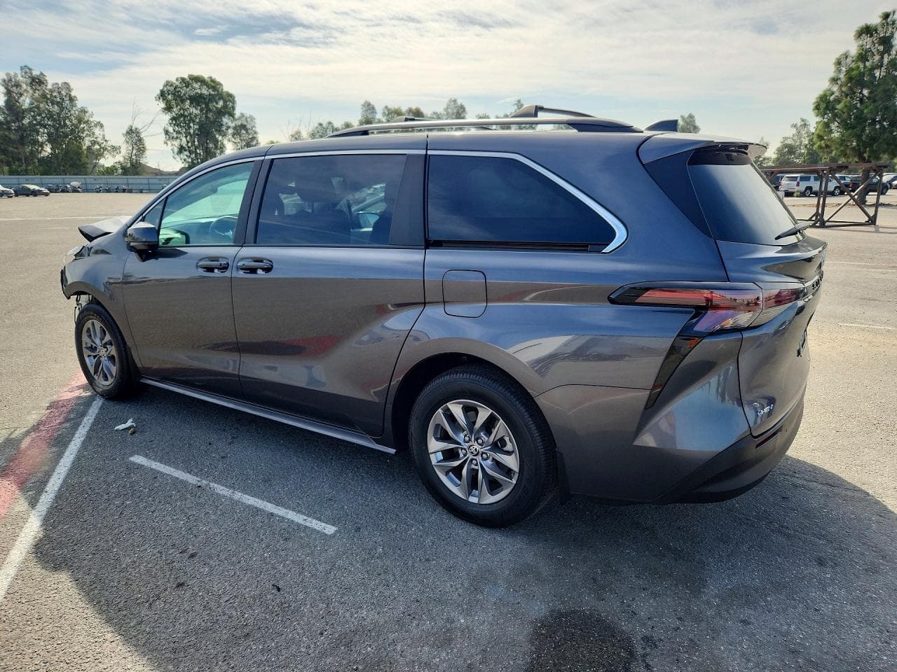 2025 Toyota Sienna Le - foto 2