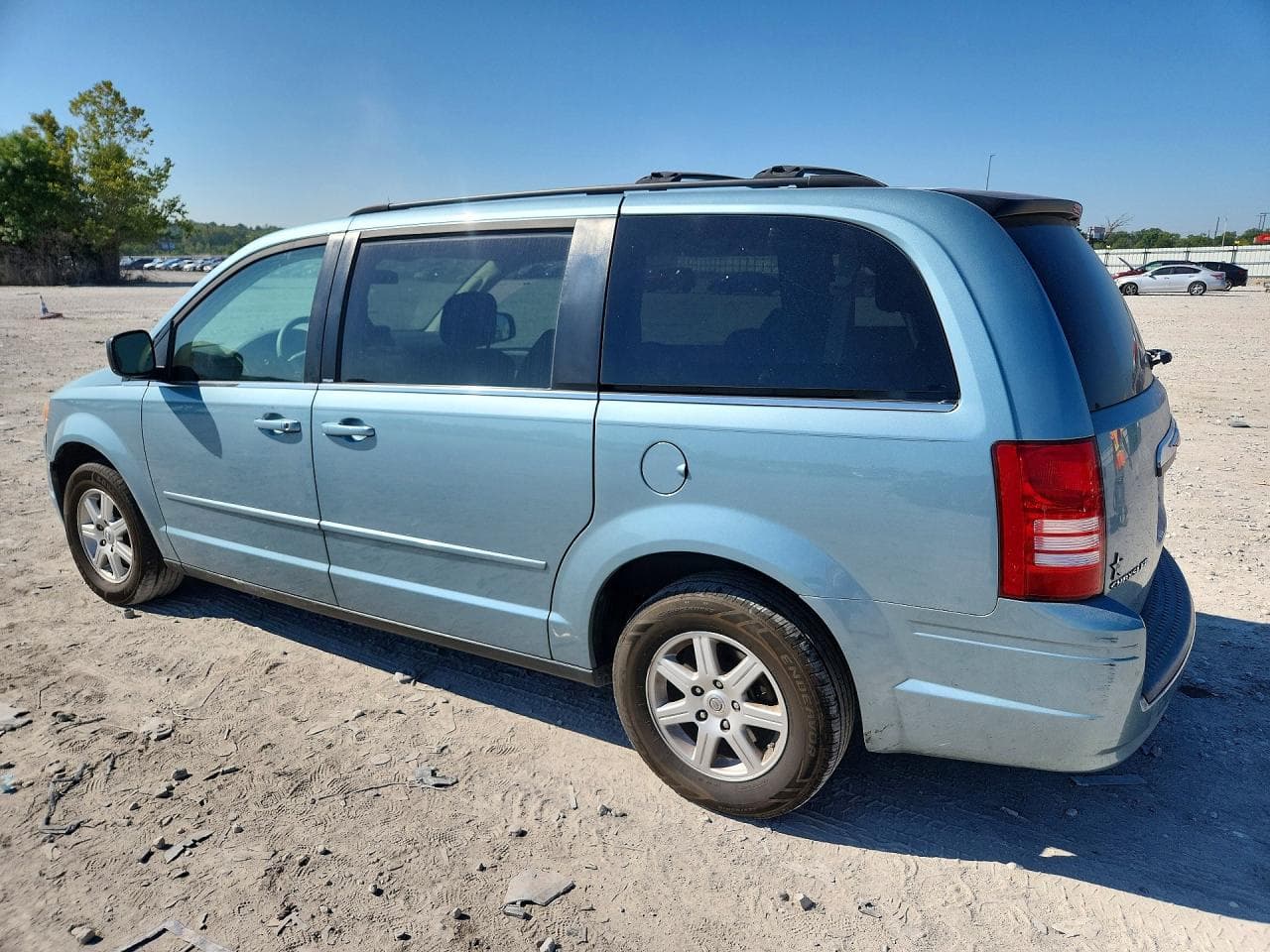 2010 Chrysler Town & Country Lx - foto 2
