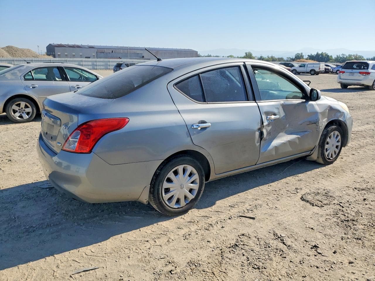 2012 Nissan Versa 1.6 S - foto 3