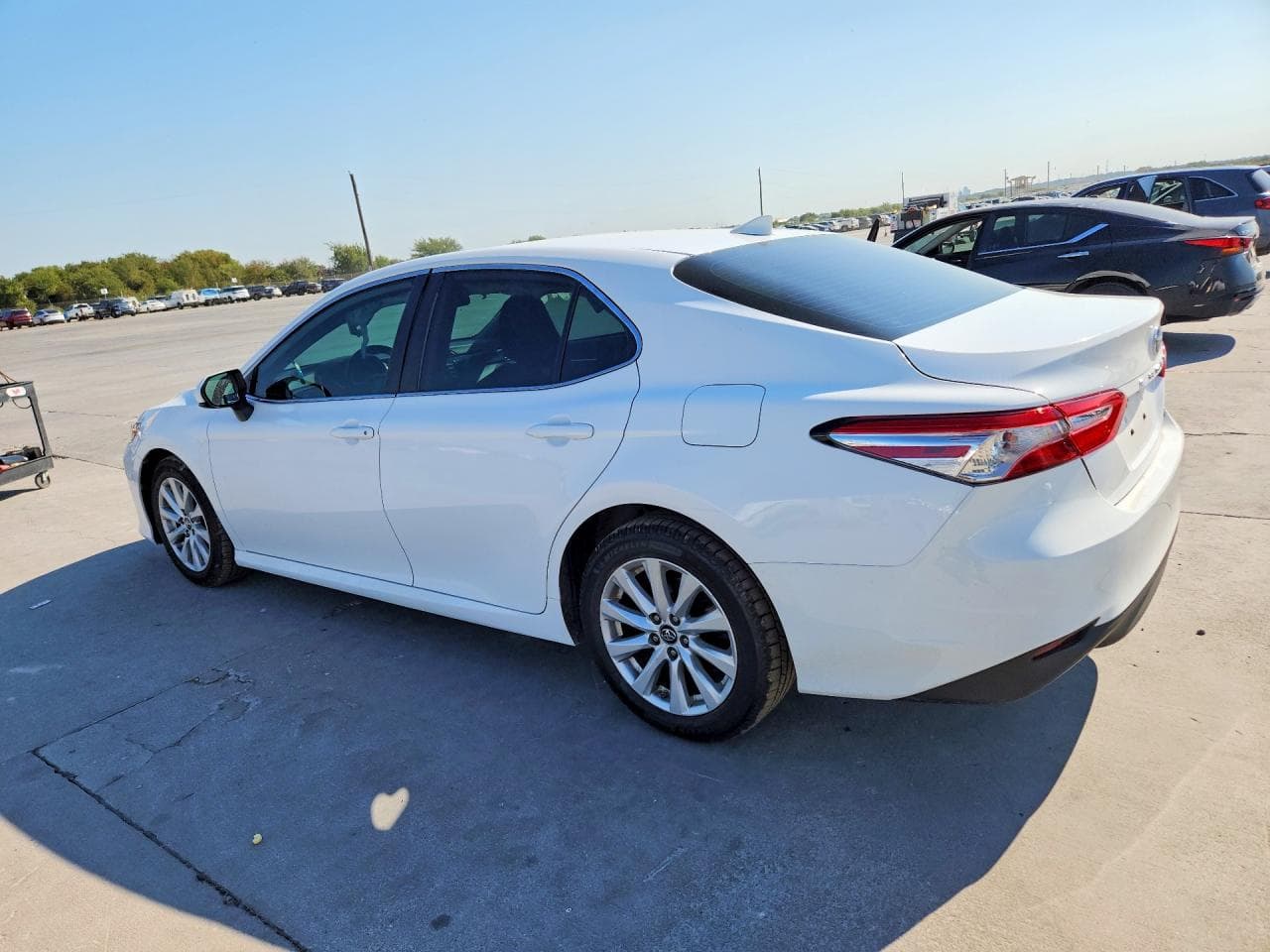 2019 Toyota Camry Le - foto 2