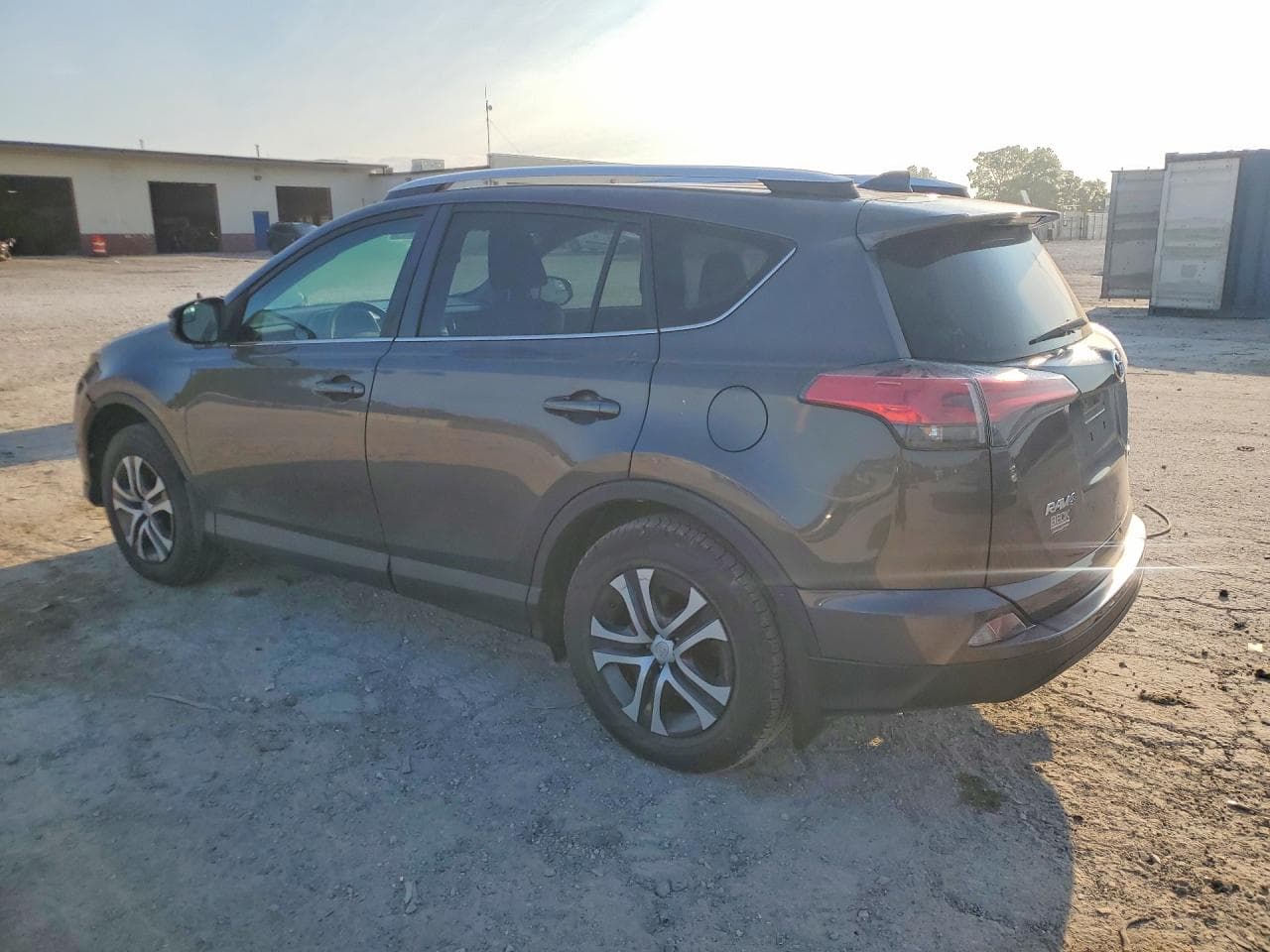 2016 Toyota Rav4 Le - foto 2