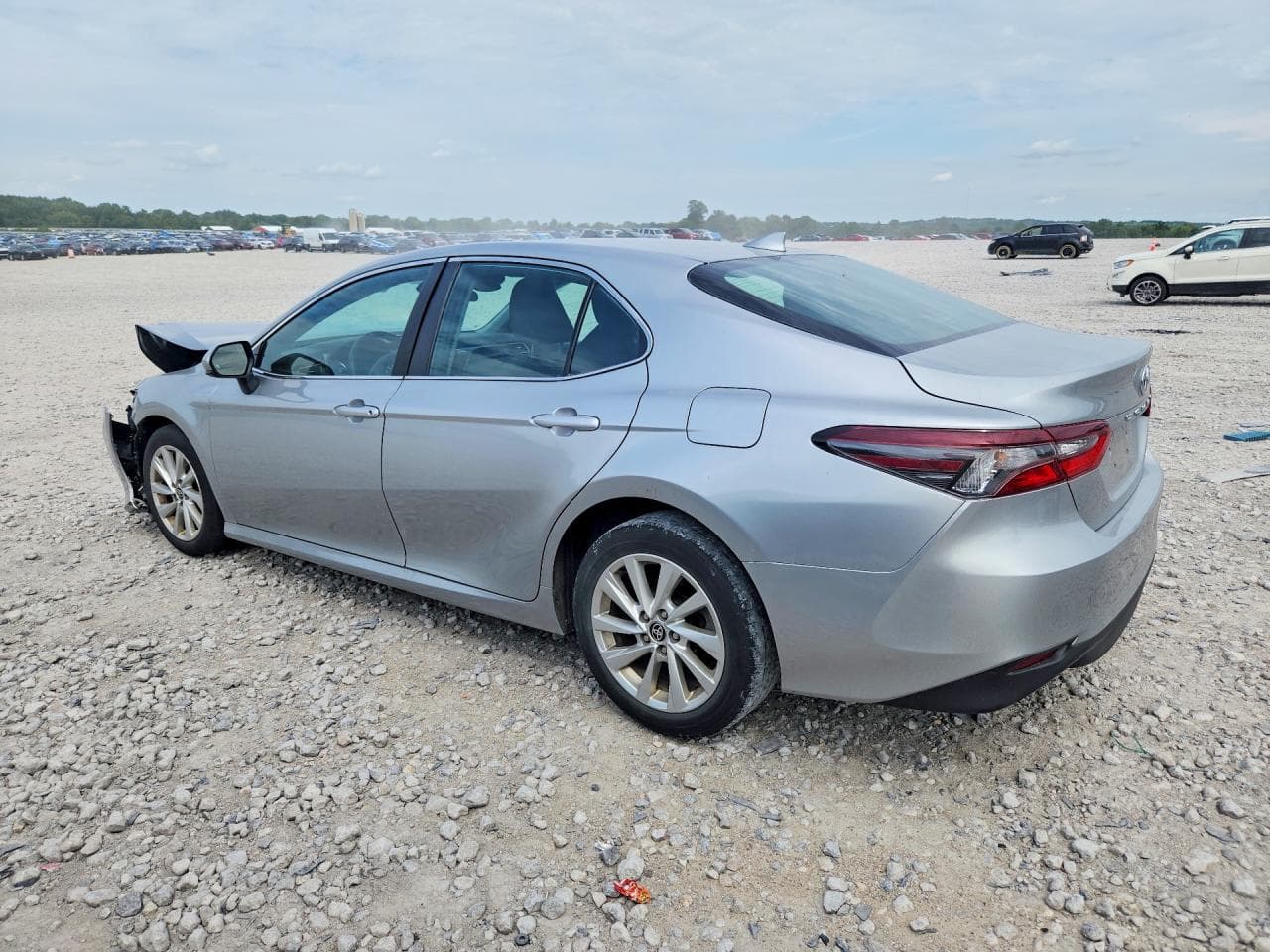 2023 Toyota Camry Le - foto 2
