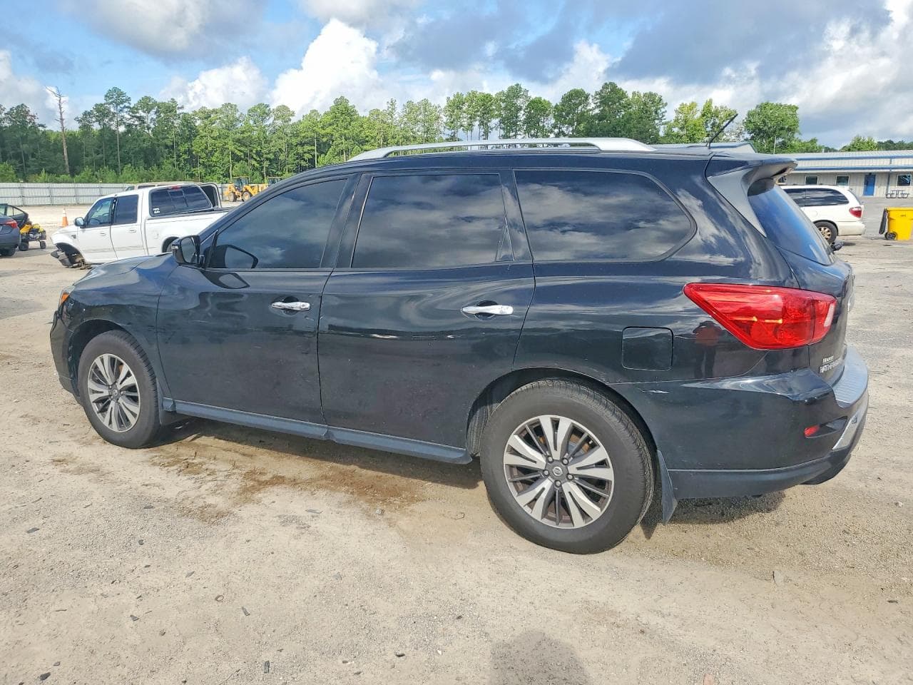 2017 Nissan Pathfinder S - foto 2