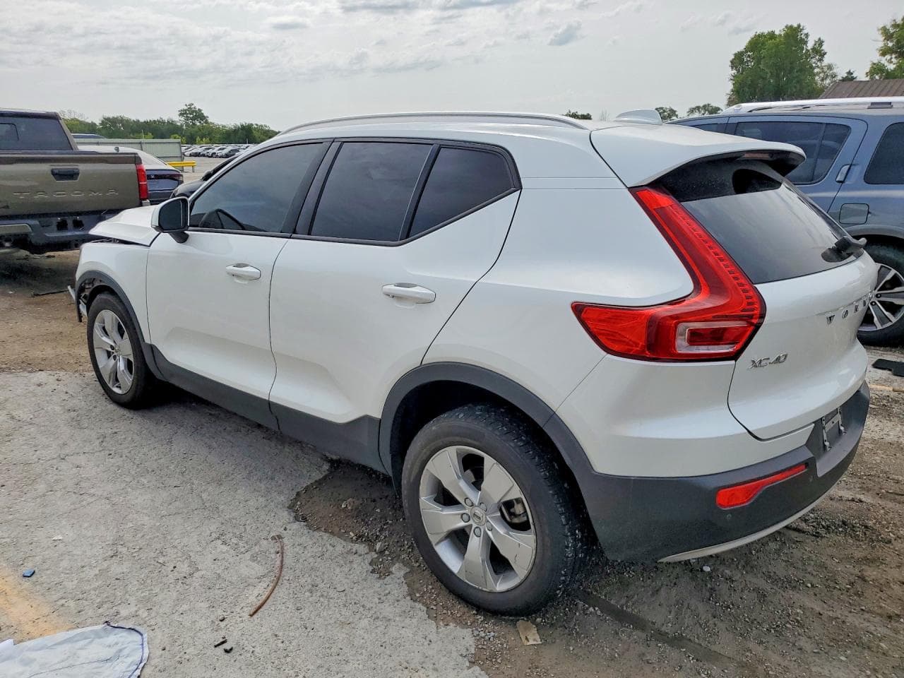 2022 Volvo Xc40 T4 Momentum - foto 2