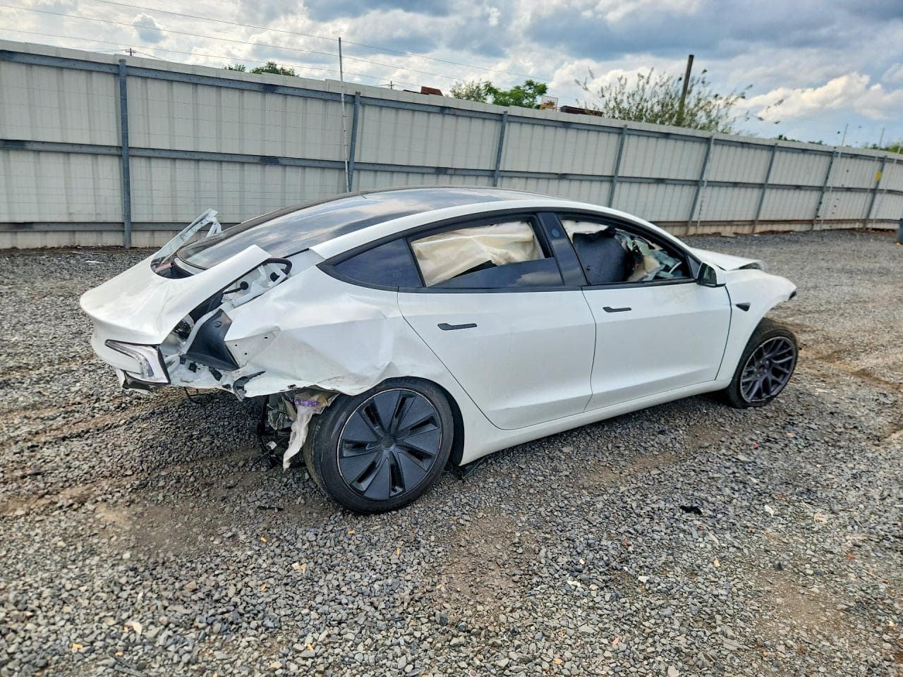 2025 Tesla Model 3 - foto 3