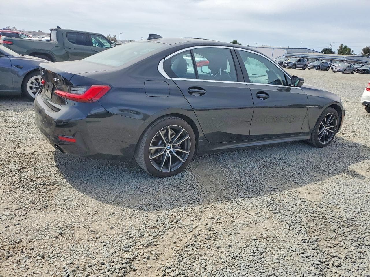 2019 BMW 330I - foto 3