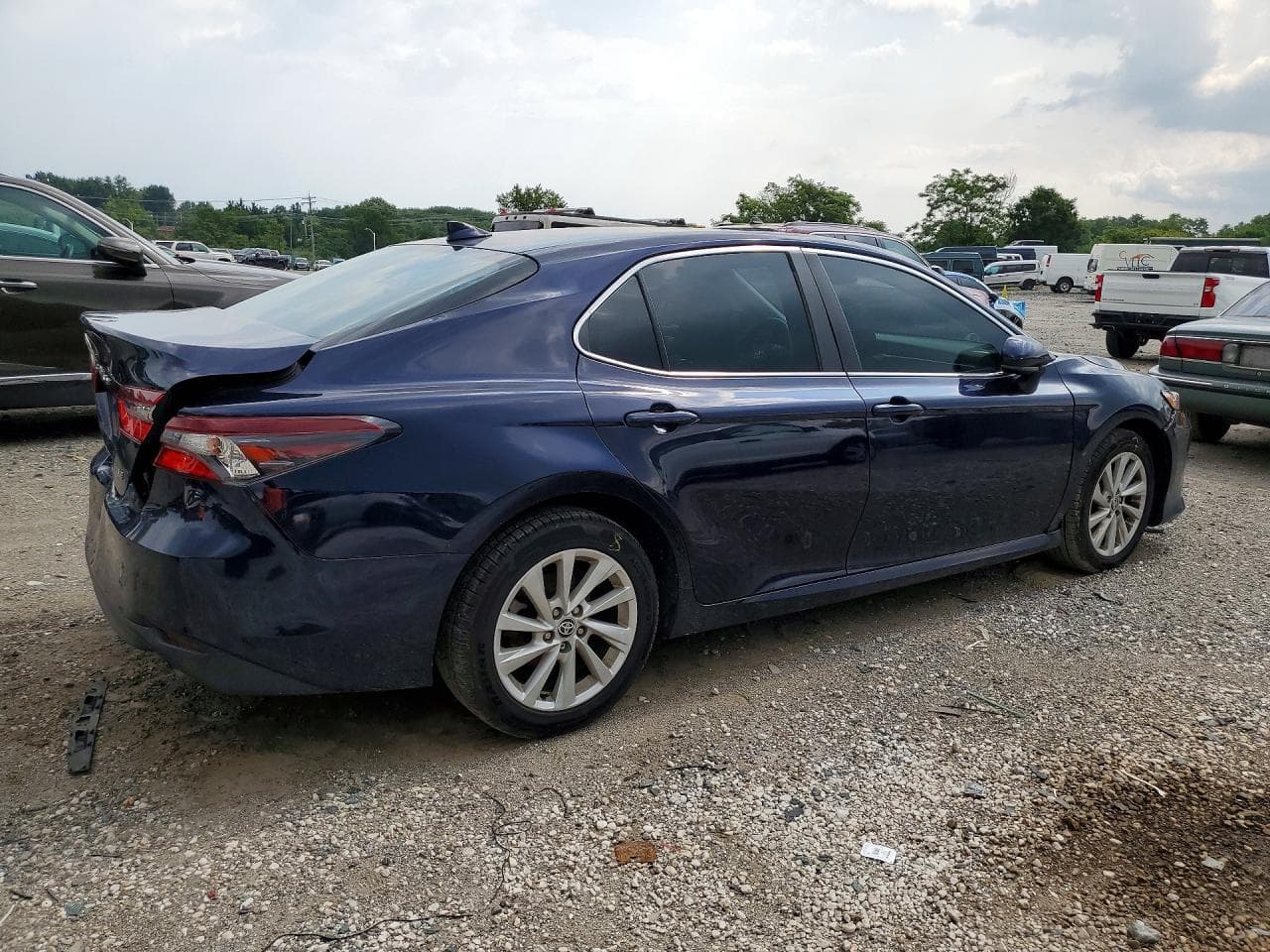 2021 Toyota Camry Le - foto 3