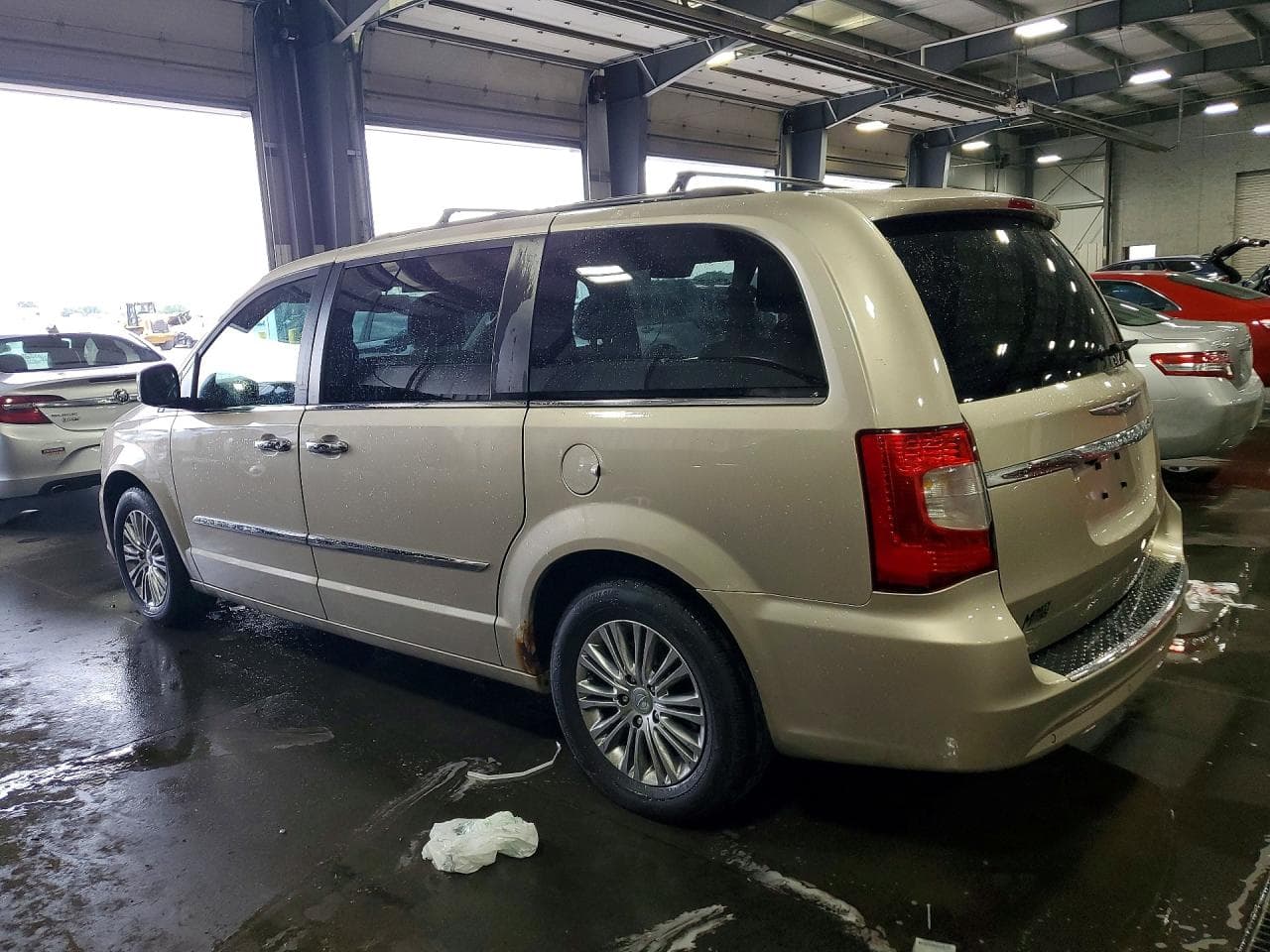 2014 Chrysler Town & Country Touring L - foto 2