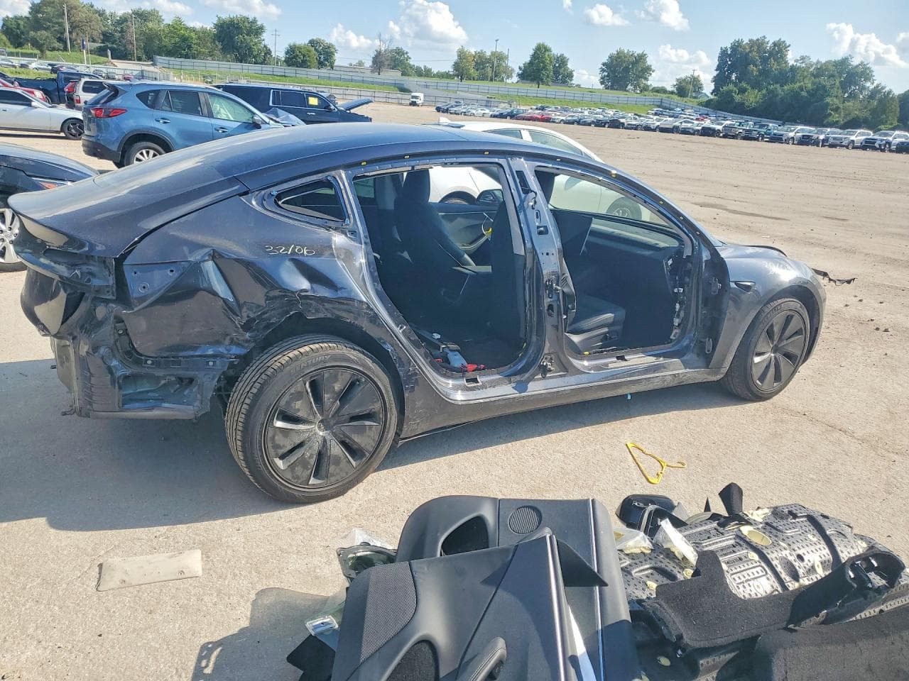2025 Tesla Model 3 - foto 3