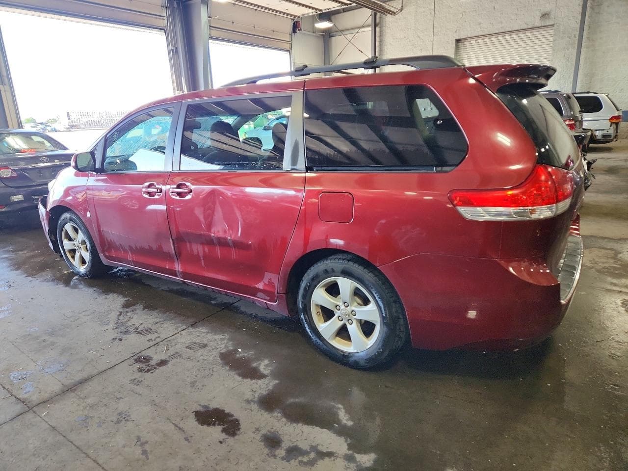 2011 Toyota Sienna Le - foto 2