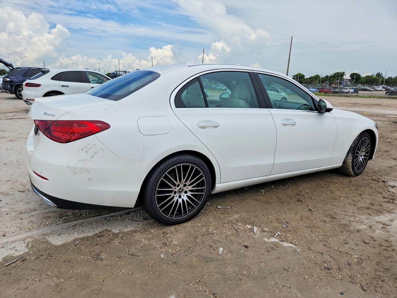 2025 Mercedes-Benz C 300 4Matic - foto 3