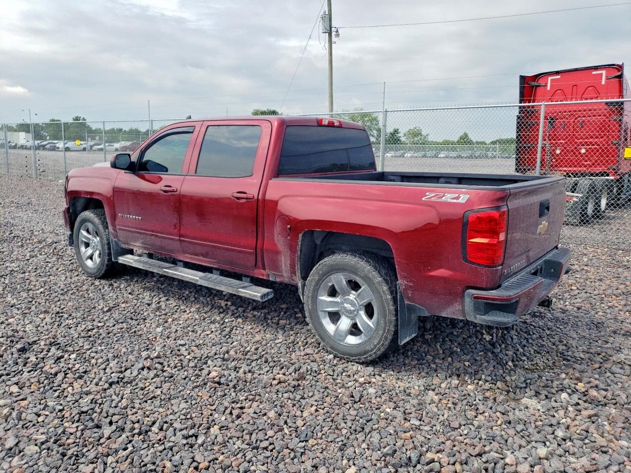 2017 Chevrolet Silverado - foto 2
