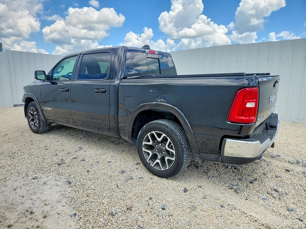 2025 Ram 1500 Laramie - foto 2