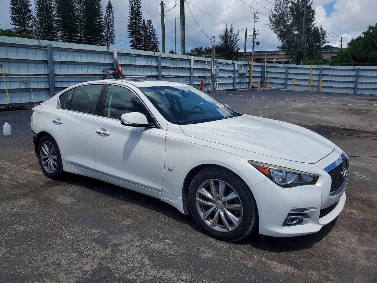 2015 Infiniti Q50 Premium - foto 4