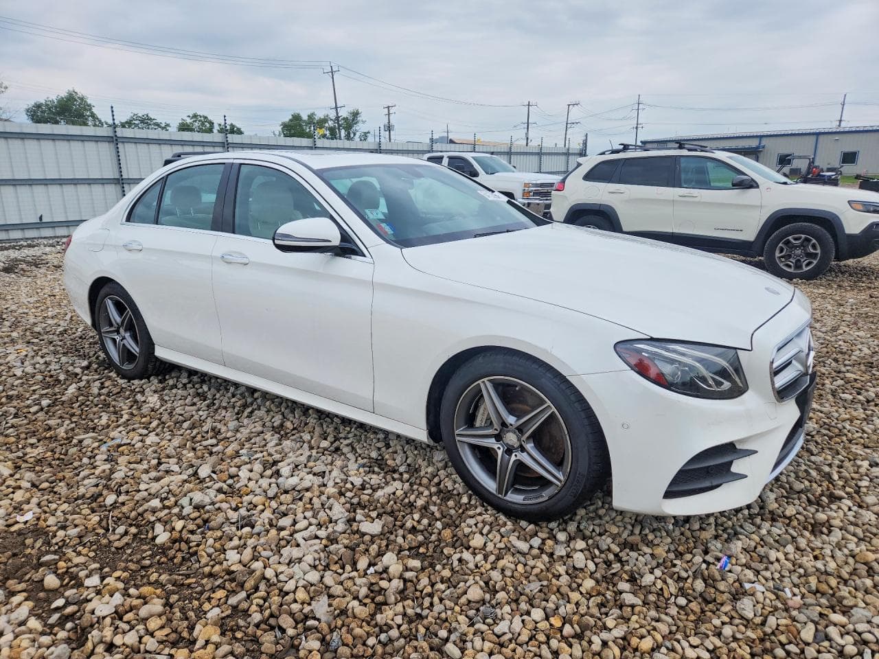 2017 Mercedes-Benz E 300 4Matic - foto 4