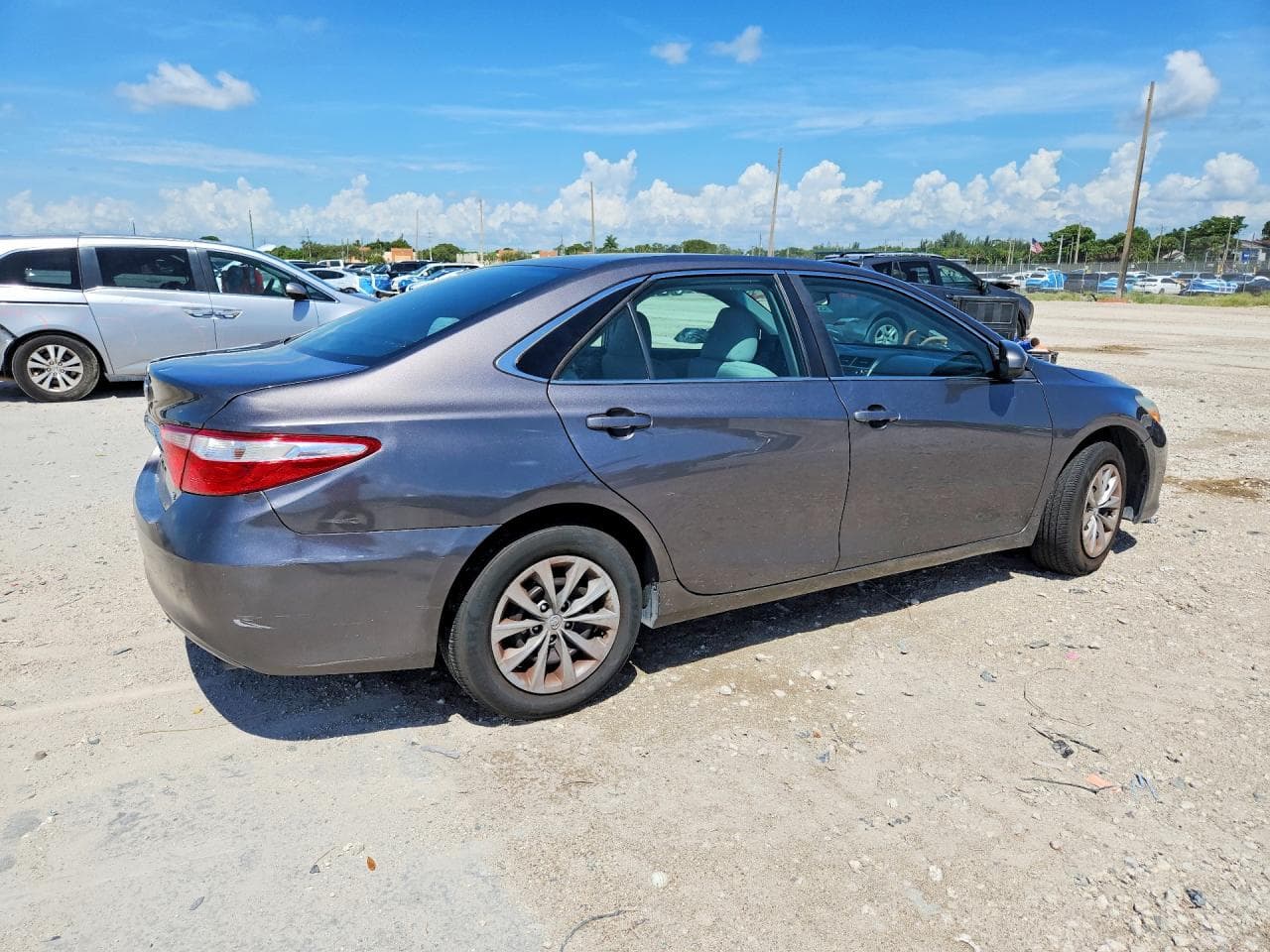 2016 Toyota Camry Le - foto 3