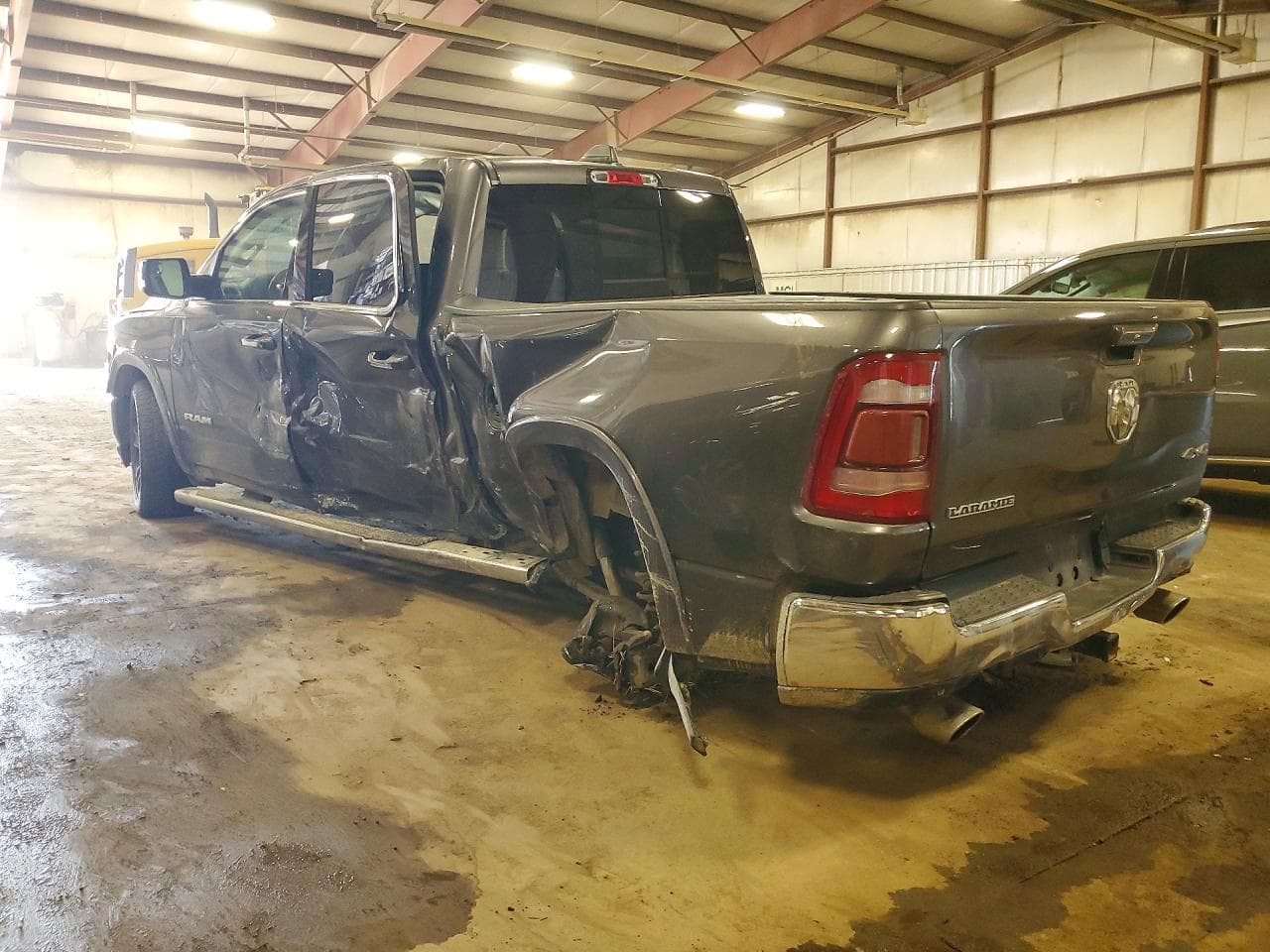 2021 Ram 1500 Laramie - foto 2
