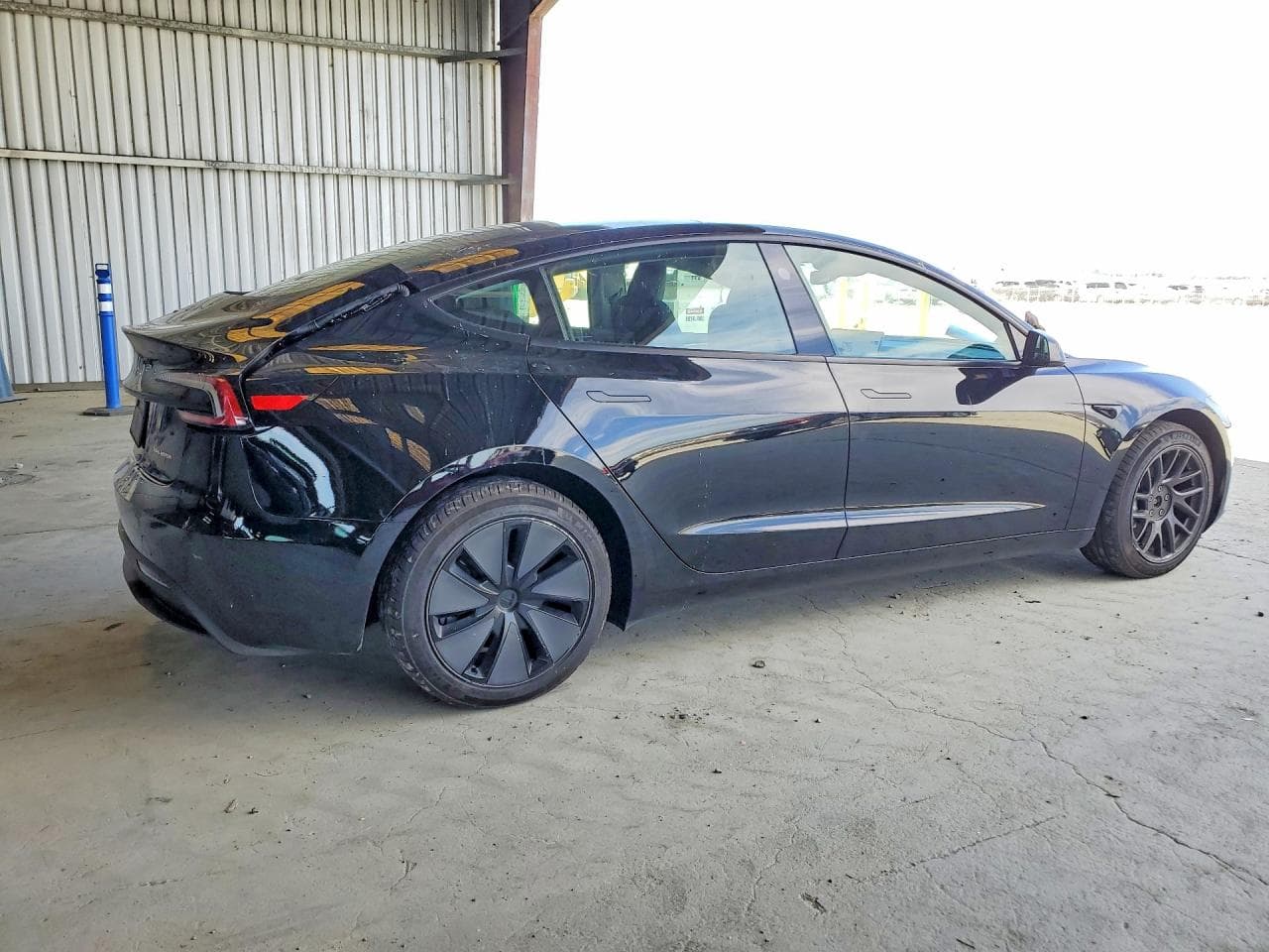 2025 Tesla Model 3 - foto 3