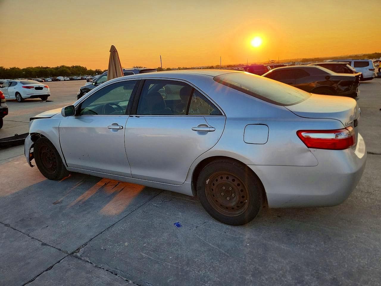 2008 Toyota Camry Le - foto 2