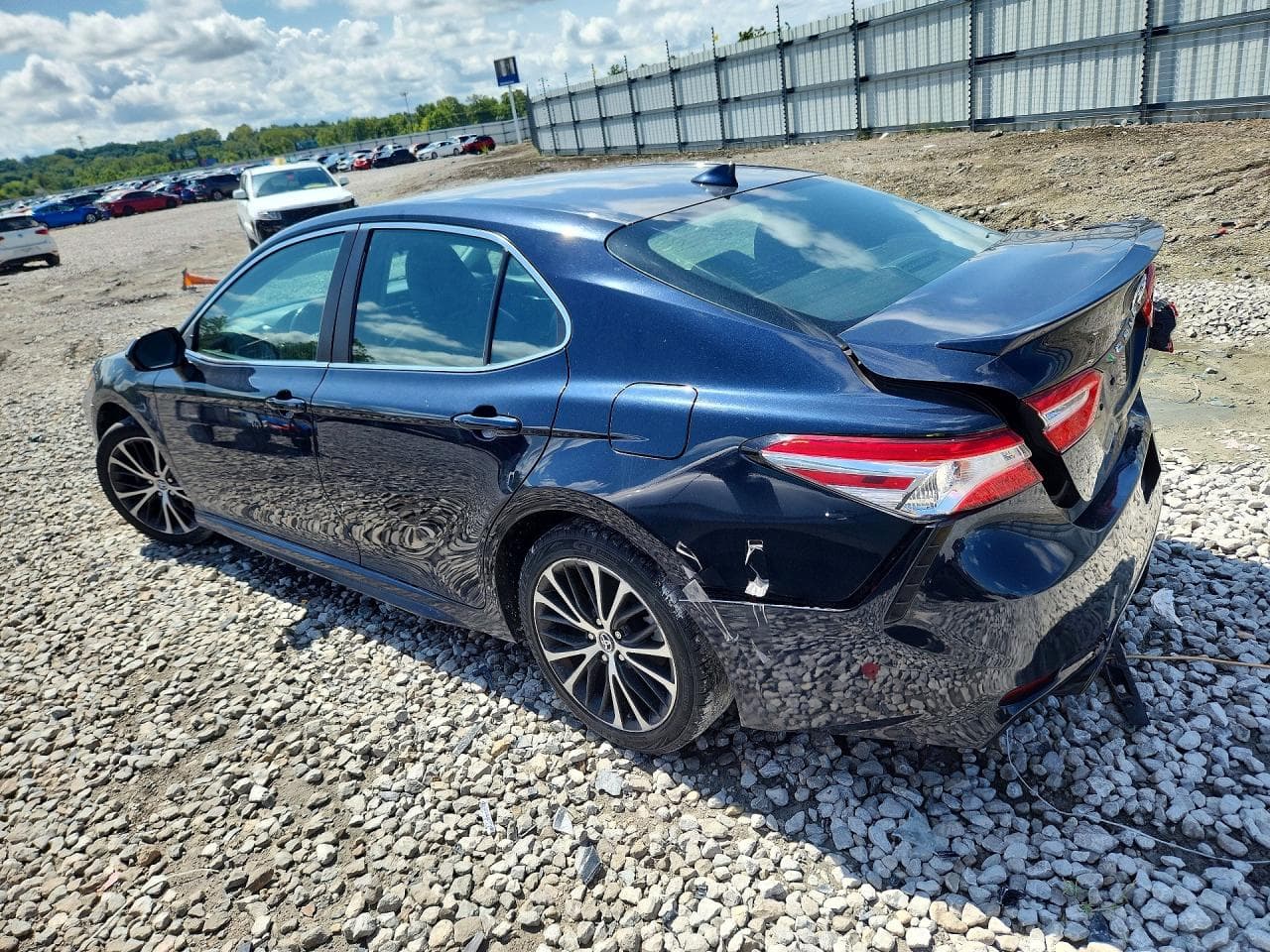 2020 Toyota Camry Se - foto 2