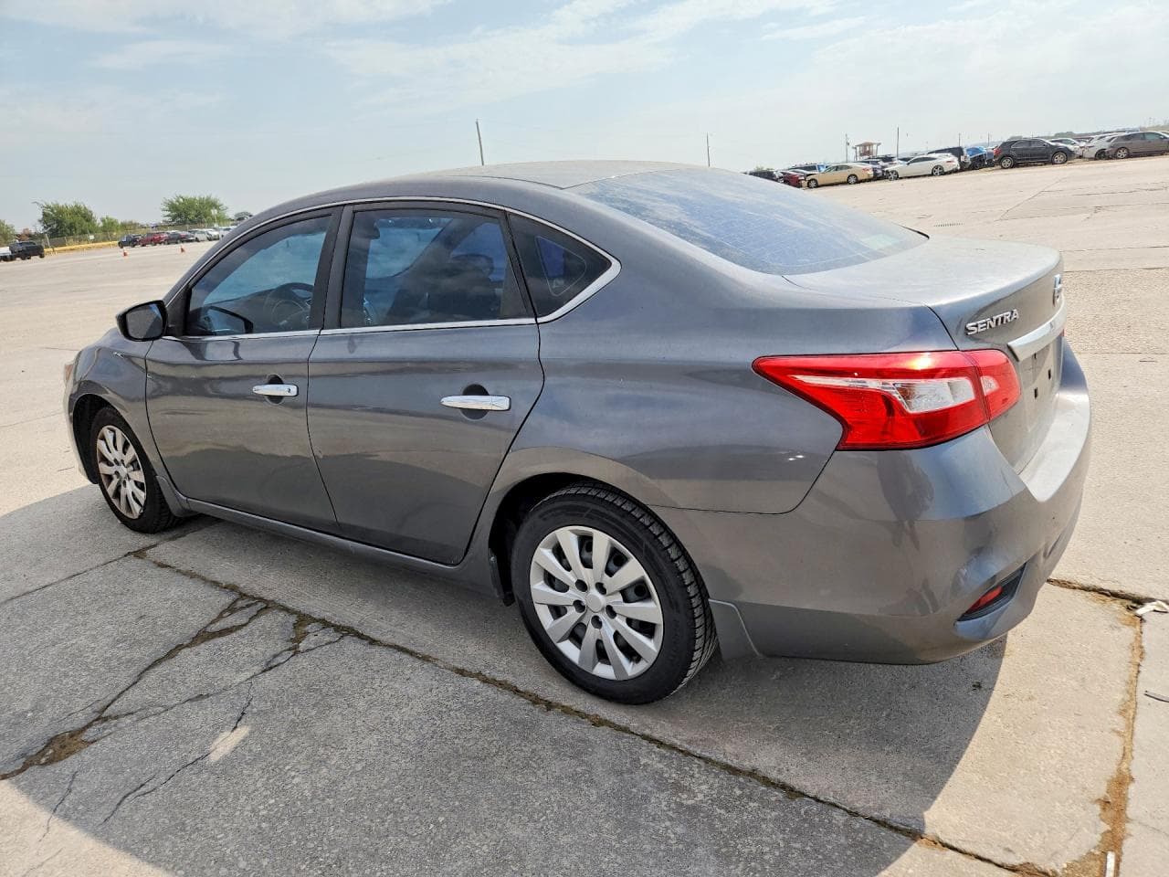 2017 Nissan Sentra S - foto 2