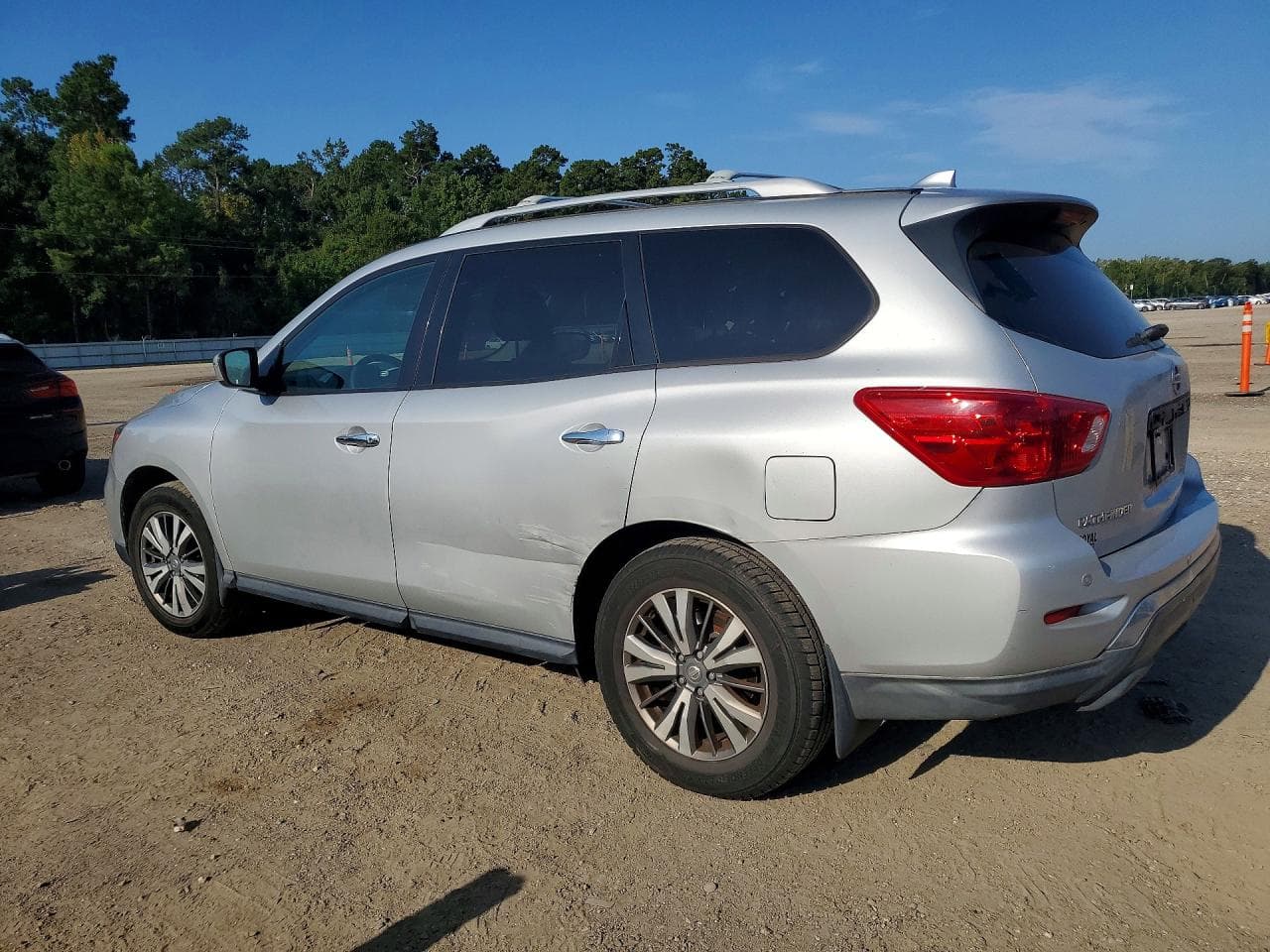 2020 Nissan Pathfinder S - foto 2