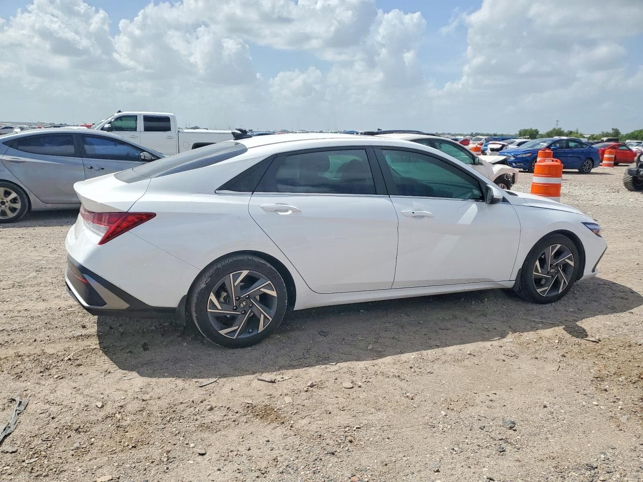 2024 Hyundai Elantra - foto 3