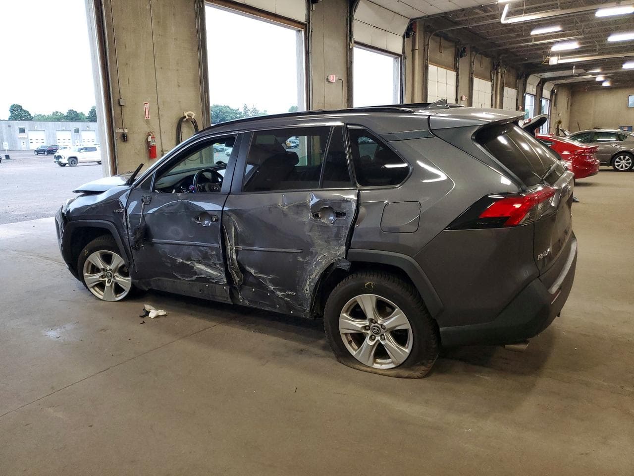 2019 Toyota Rav4 Le - foto 2