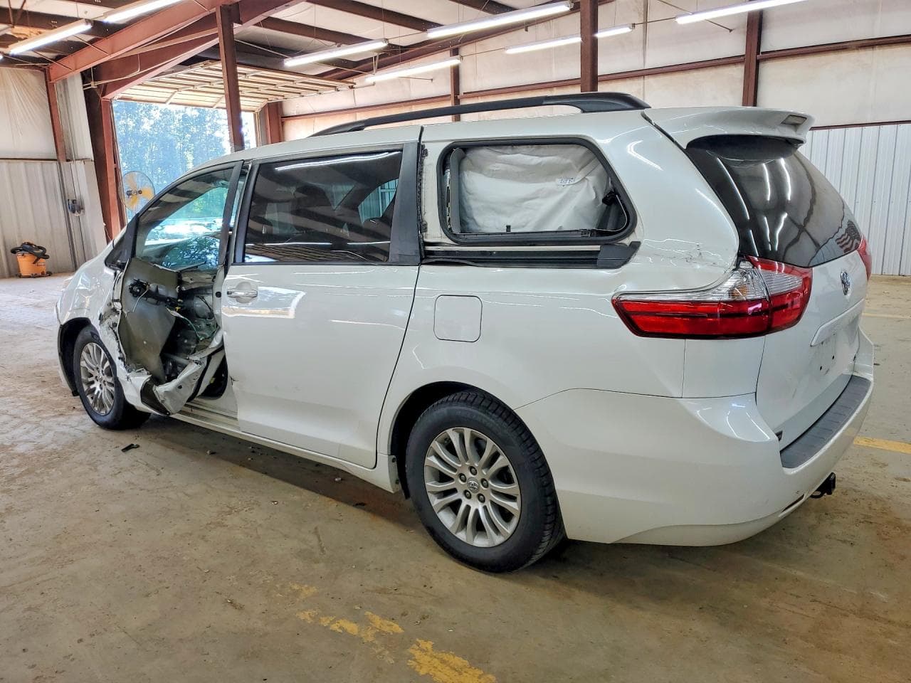 2015 Toyota Sienna - foto 2