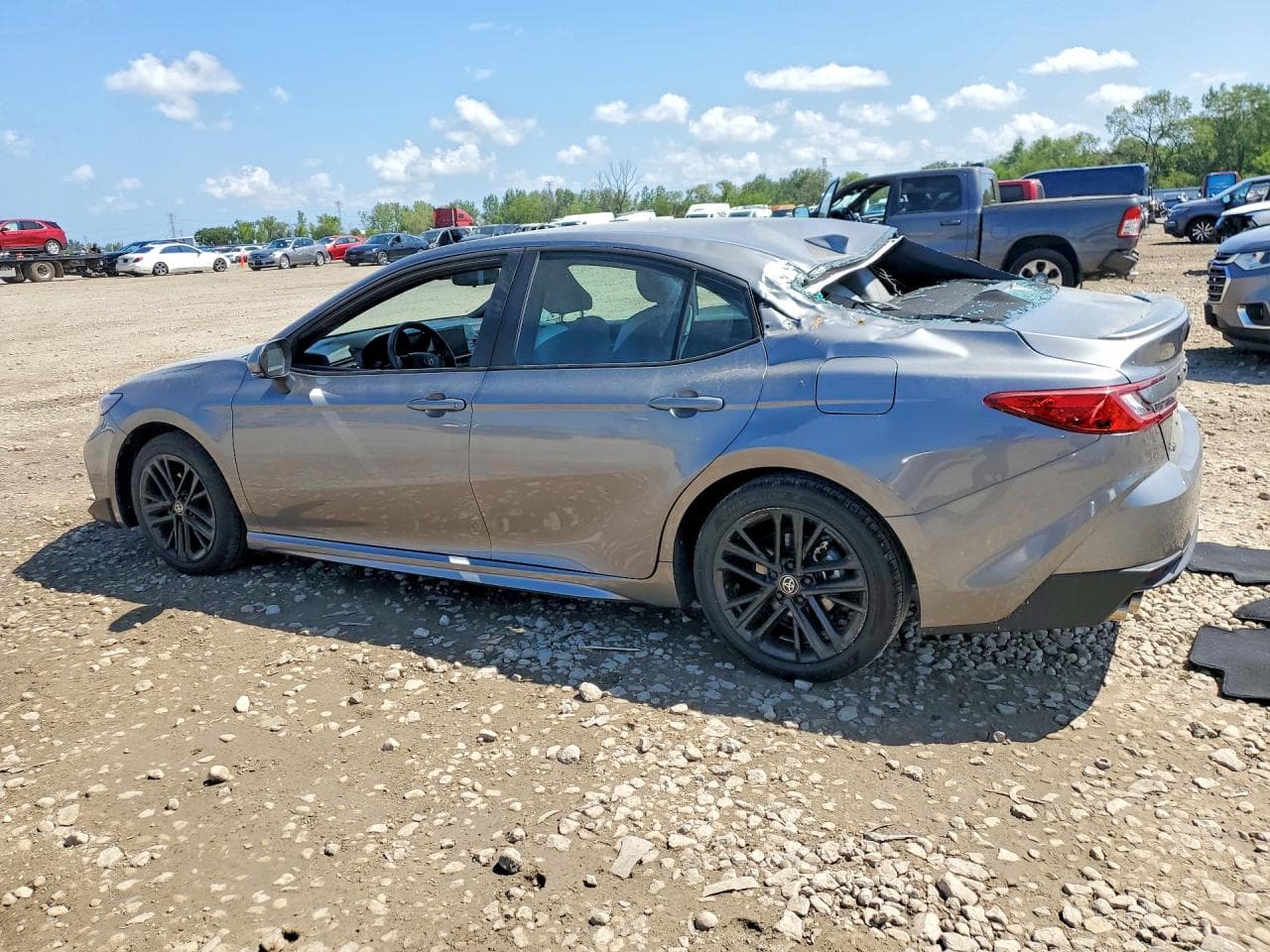 2025 Toyota Camry Se - foto 2