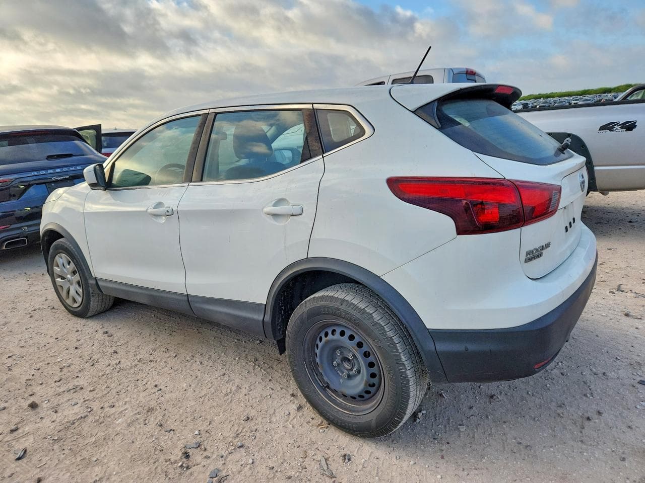2019 Nissan Rogue Sport S - foto 2