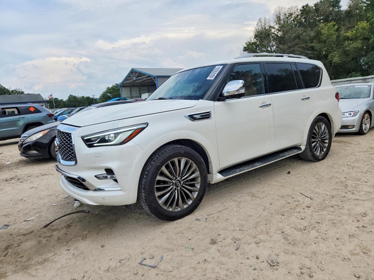 Infiniti QX80 2021 z USA