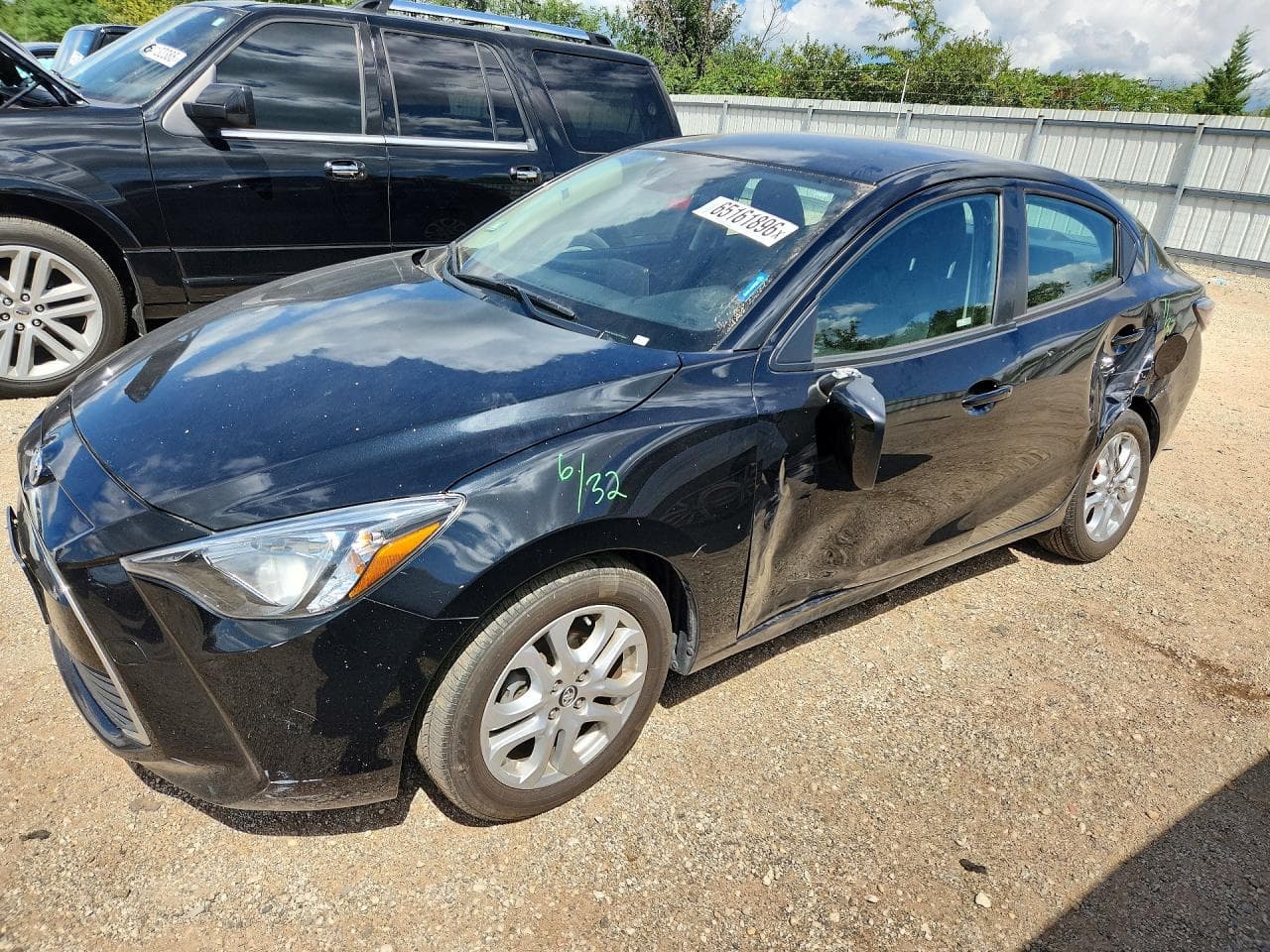 2017 Toyota Yaris Ia Base