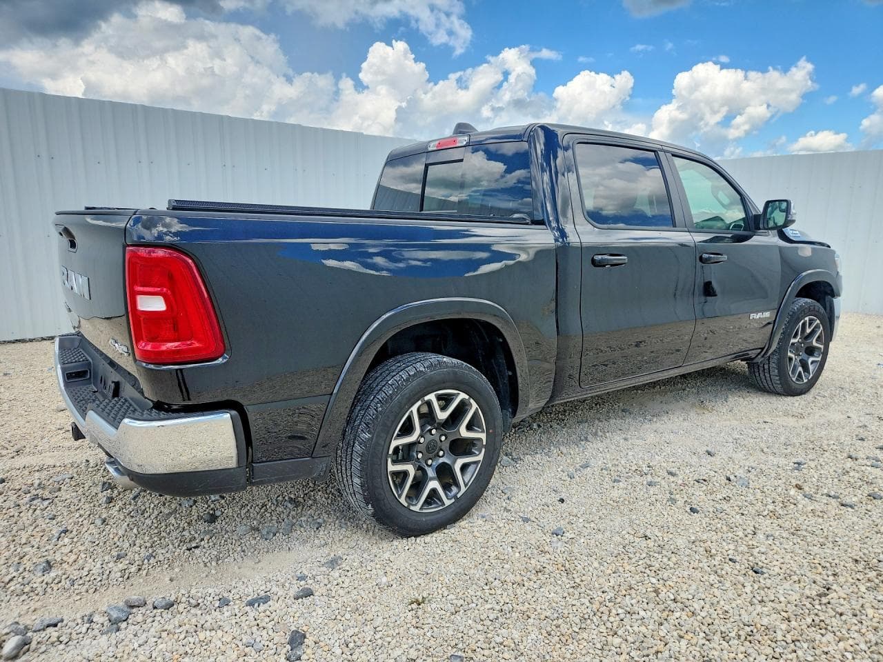 2025 Ram 1500 Laramie - foto 3