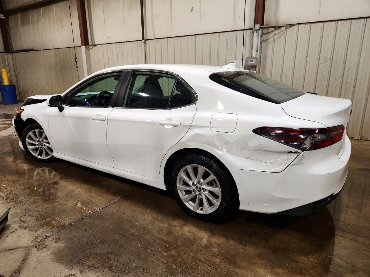 2021 Toyota Camry Le - foto 2