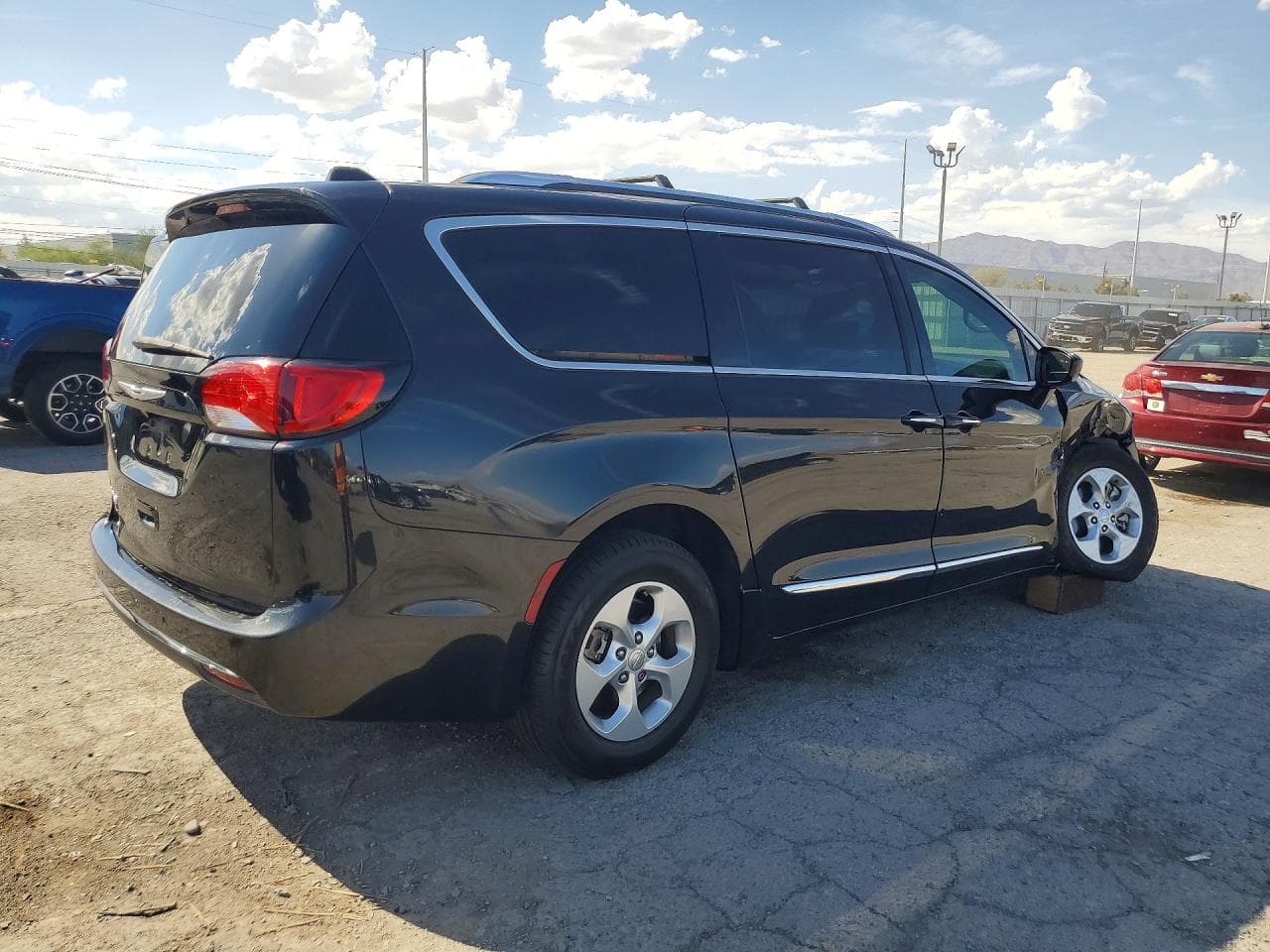 2017 Chrysler Pacifica Touring L Plus - foto 3
