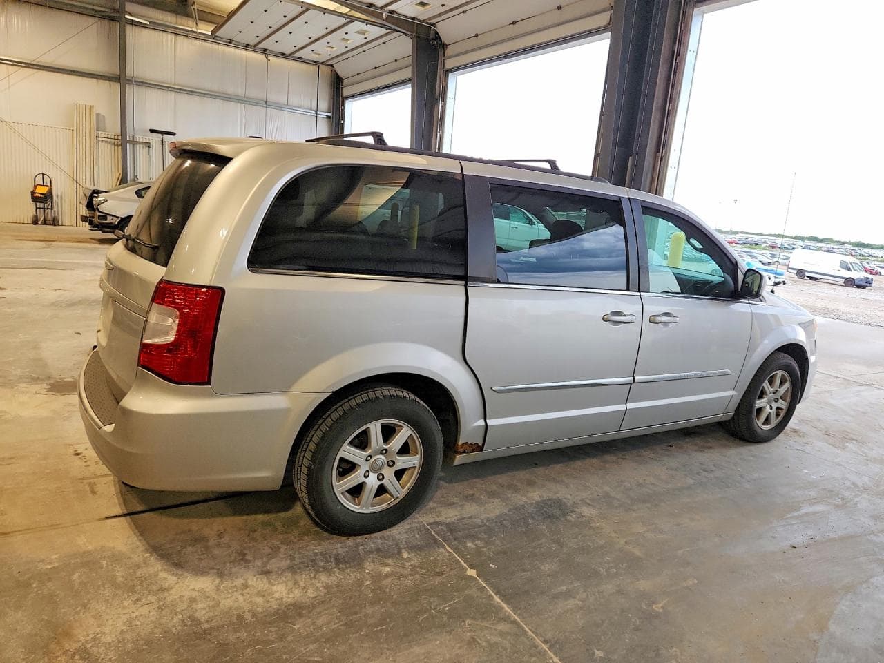 2012 Chrysler Town & Country Touring - foto 3