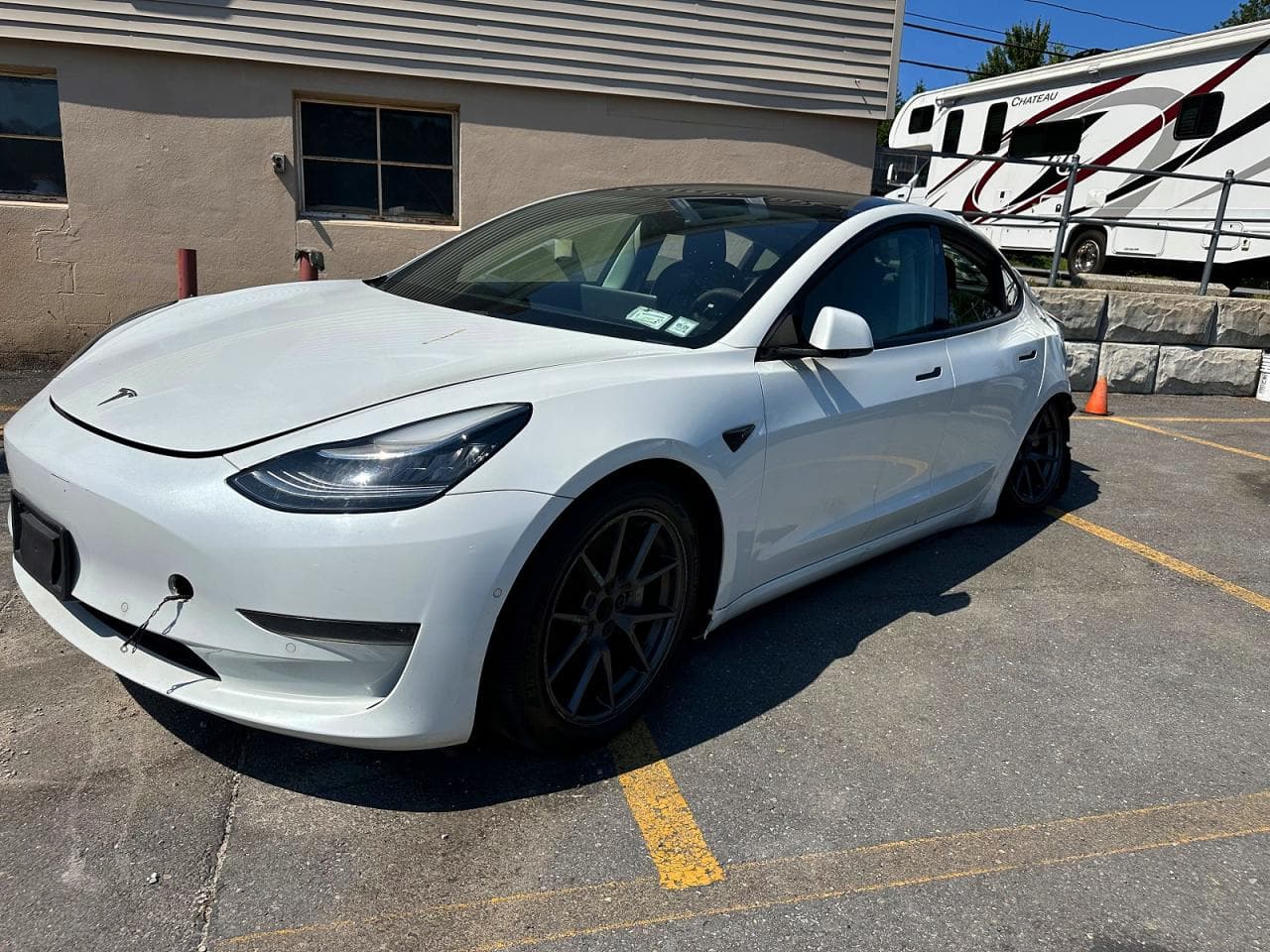 Tesla Model 3 2021 z USA