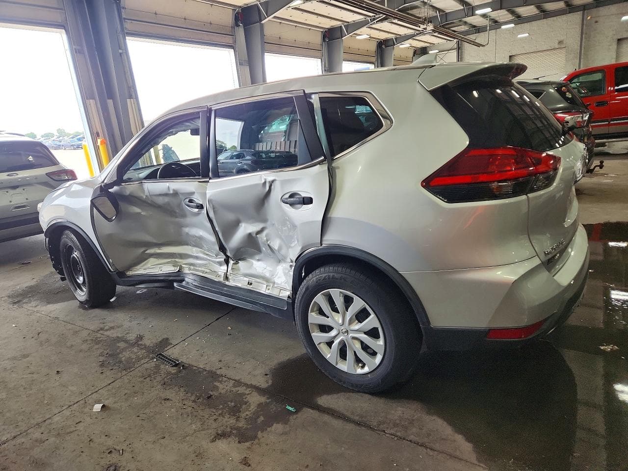 2017 Nissan Rogue S - foto 2
