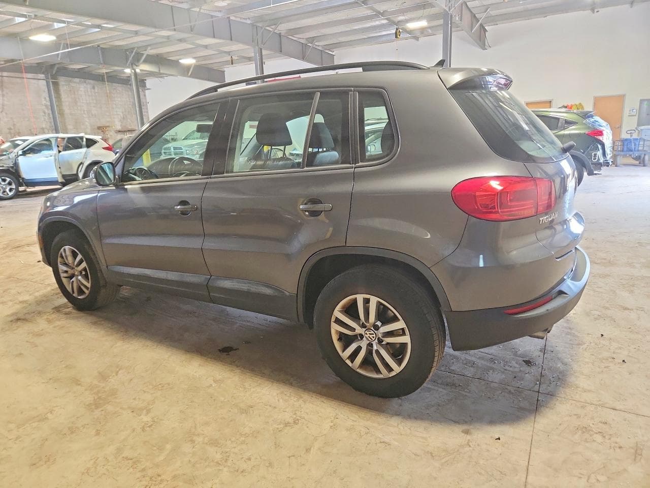 2015 Volkswagen Tiguan S - foto 2